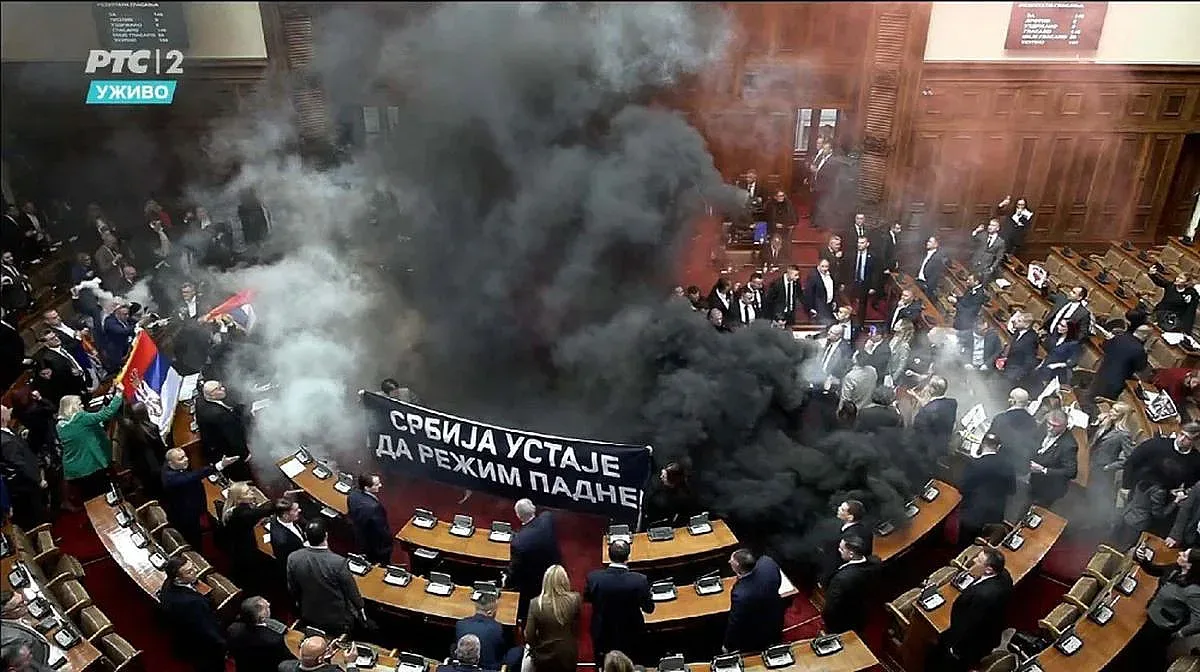 Шок в Сърбия след боя в парламента, депутатка се бори за живота си