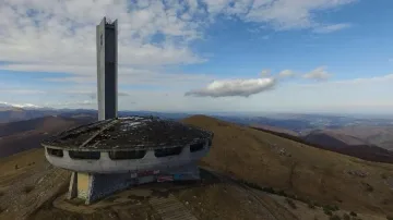 6 полицаи във фургон поемат охраната на дома-паметник на Бузлуджа