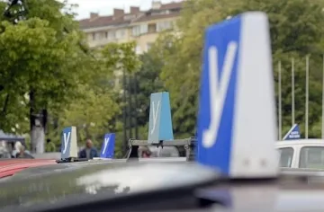 Автошколи взимат пари за 31 часа обучение, кандидатите карат едва 10