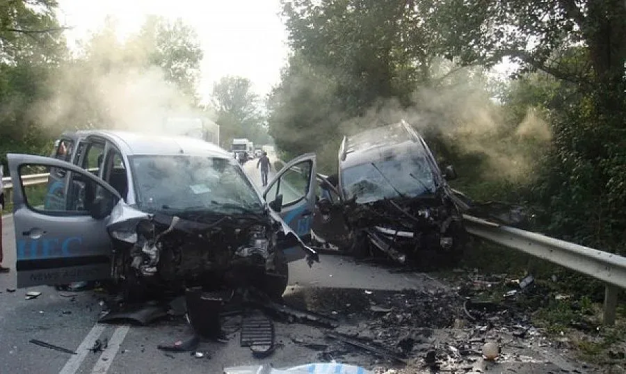 Жена и 2 деца загинаха в катастрофа