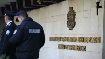 Протестите на полицаи продължават