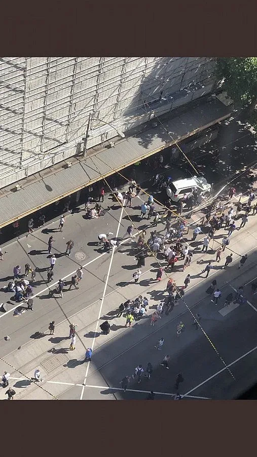 Шофьор влетя с колата си върху пешеходци в Мелбърн