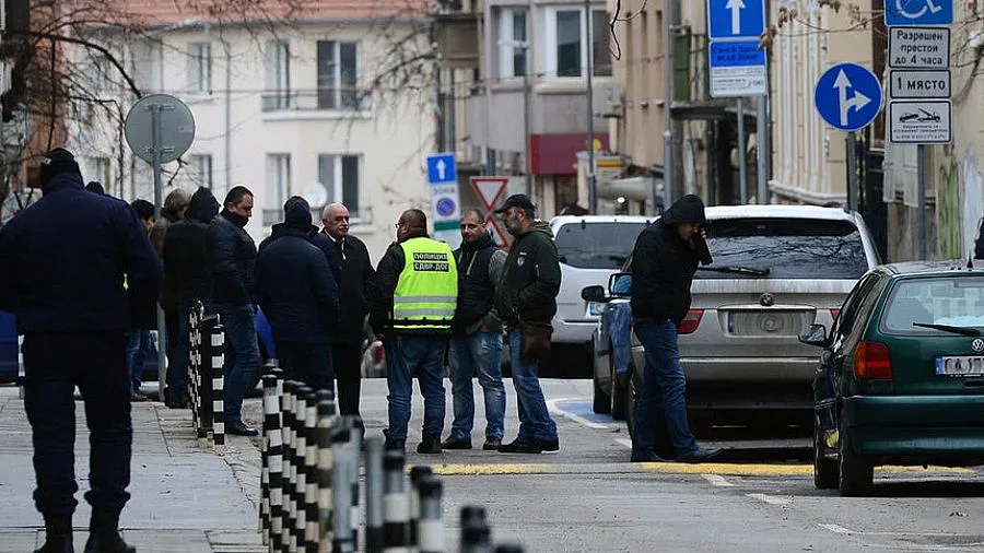 Простреляният данъчен бере душа