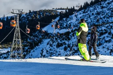 Боровец отваря ски зоната с безплатно нощно спускане