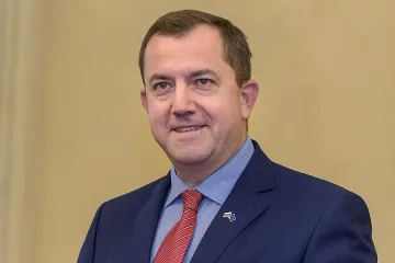 Трябва да преведем европейския кораб през бурното море