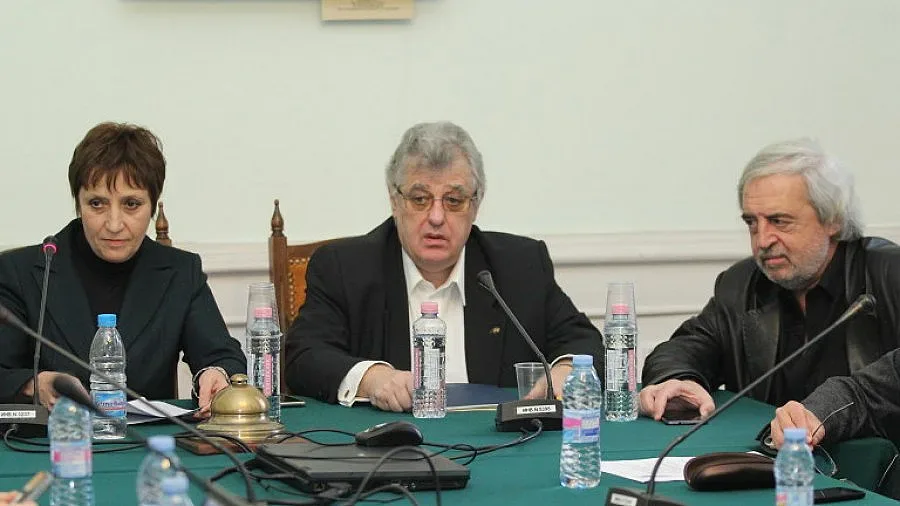 БАН обмисля протести след Нова година