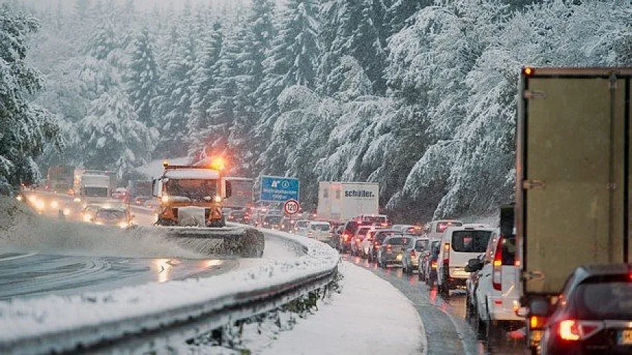 Движение без ограничения по републиканската мрежа и проходите. Засега...