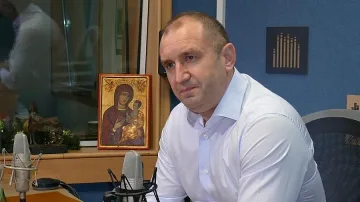 Радев: Когато става въпрос за човещина, политиците трябва да излязат от партийната си кожа 