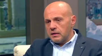 Дончев: Президентът се е превърнал в политик, но да внимава със силните думи