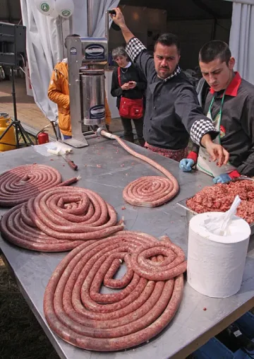 Ути разточва супер суджук в Банско