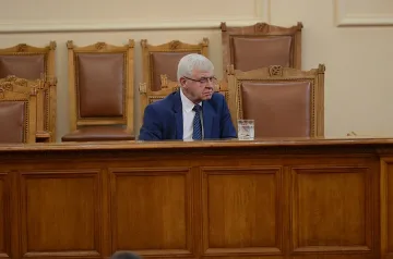 Здравният министър обеща осигурено лечение за всеки пациент
