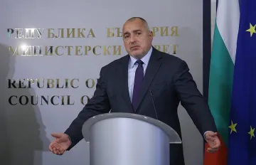 Премиерът: Авиацията гълта излишни разходи