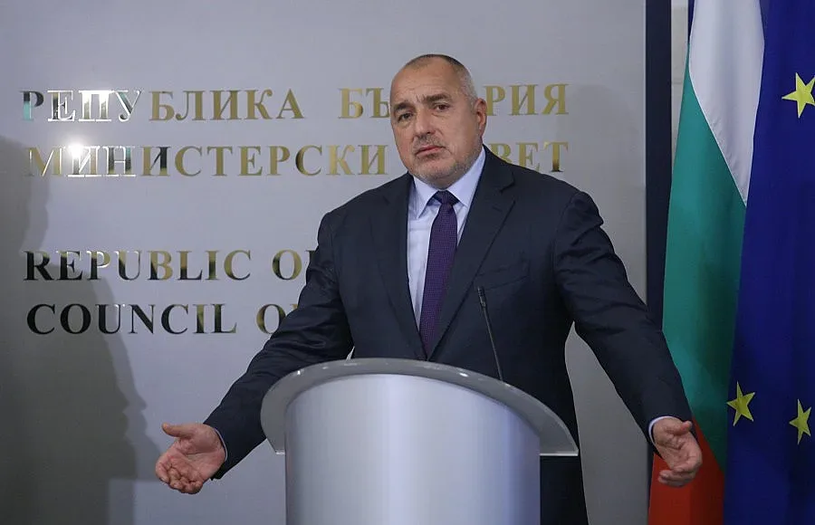 Премиерът: Авиацията гълта излишни разходи