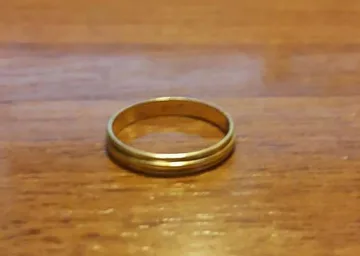 Варненка изгуби брачната си халка при мерене на ръкавици