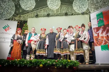 Ансамбъл "Розова долина" със спектакъл в центъра на Прага