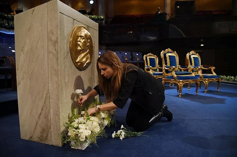 Кралят на Швеция връчи Нобеловите награди за 2017 г. 