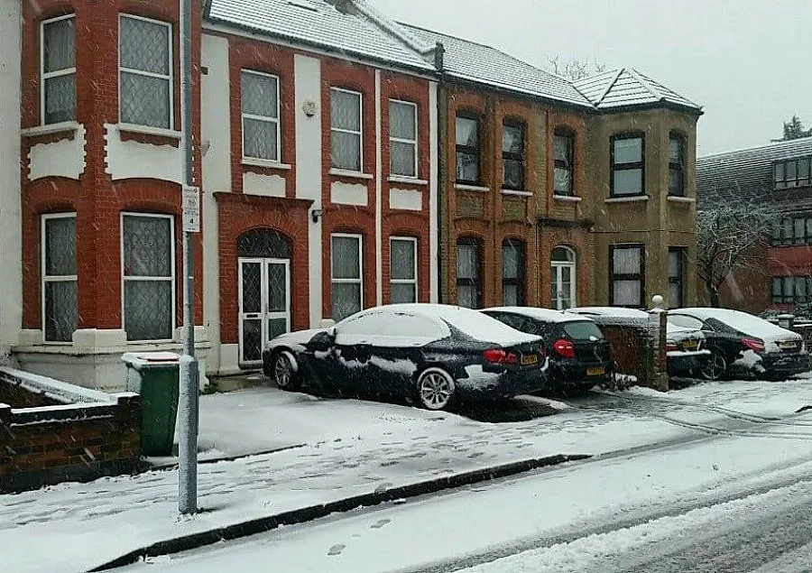 Сняг предизвика хаос във Великобритания