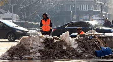 Югозападен вятър продухва студа