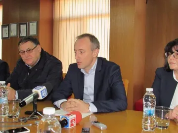 По-високи заплати за служителите в Регионалните управления на образованието