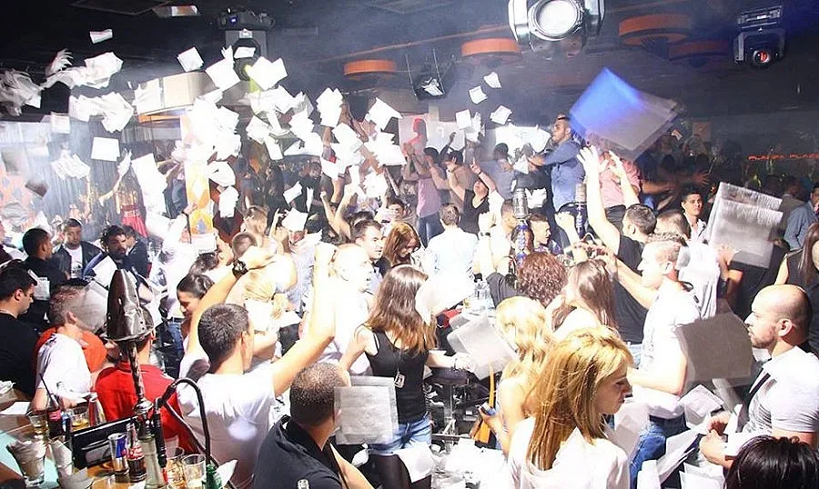 Данъчни влизат в дискотеките за Студентския празник