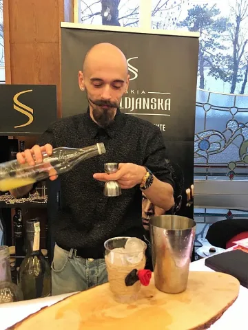 Барманско шоу с коктейли за Ракия феста