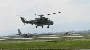 Служител на военен завод пострада при проверка на хеликоптер