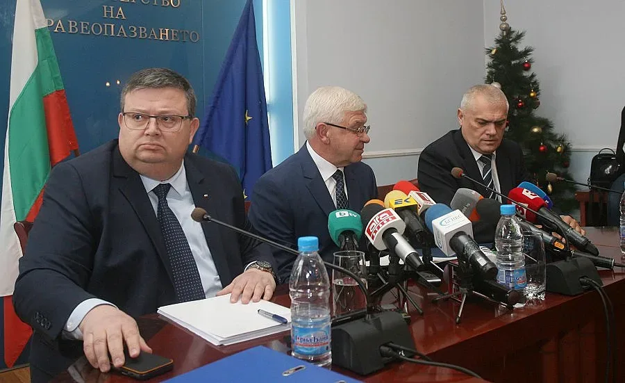 Цацаров: Източването е по системата "болница в болницата"