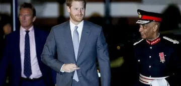 Принц Хари на коледна служба с лондонски пожарникари