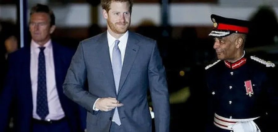 Принц Хари на коледна служба с лондонски пожарникари