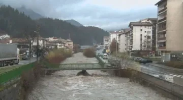 Обстановката в Смолянско остава критична