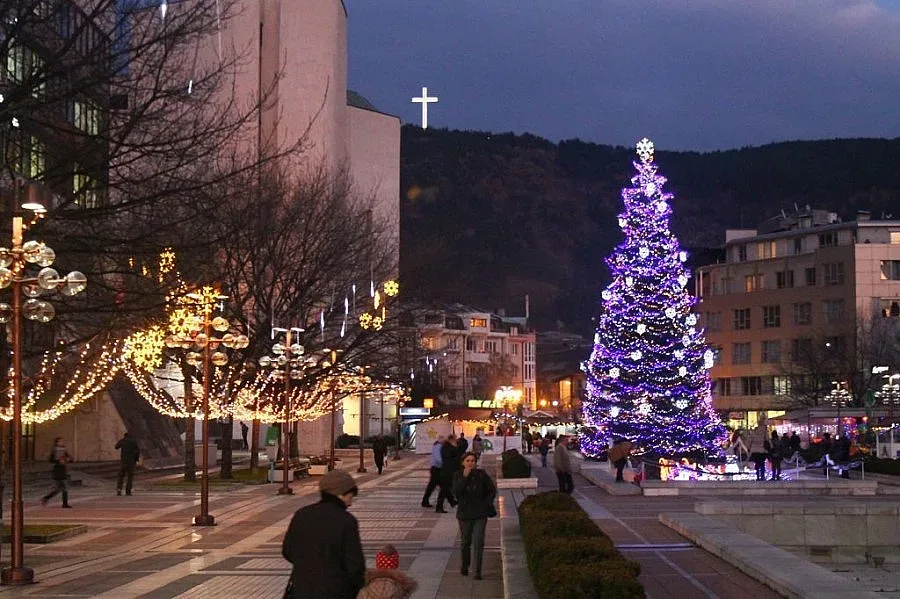 Няколко градове раздават награди за красива коледна украса