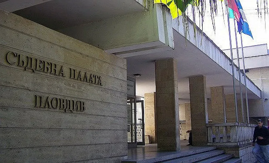 Прокуратурата обвини трима за запалените коли на затворническите шефове