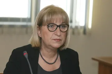 Цачева: Правителството не може да се меси в делата за царските имоти /ОБНОВЕНА/
