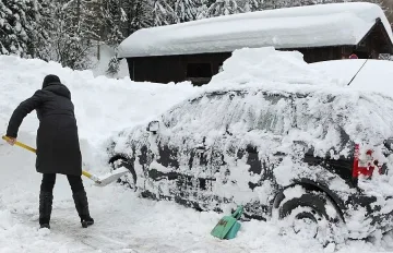 Обилни снеговалежи предизвикаха проблеми в Германия