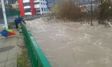 Бедственото положение в Смолян остава, екипи извършват обходи