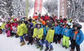 Боровец кани 3861 деца от Самоков безплатно на ски и сноуборд
