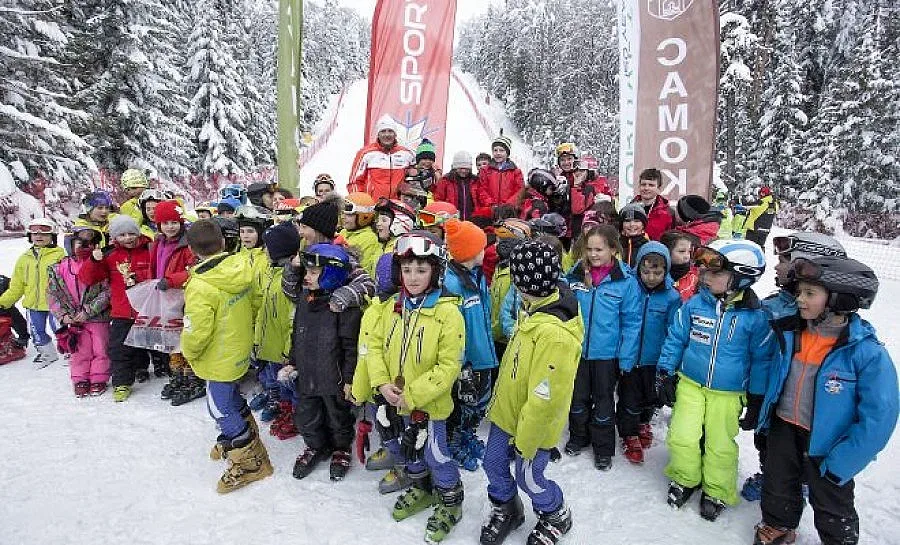 Боровец кани 3861 деца от Самоков безплатно на ски и сноуборд