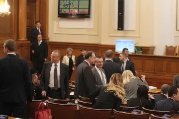 Парламентът на работа до полунощ заради бюджета
