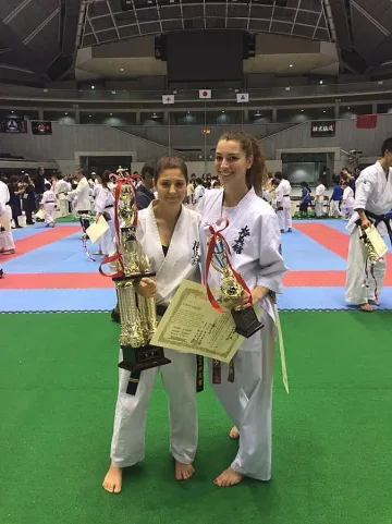 Шест медала и абсолютна титла за български каратисти в Япония