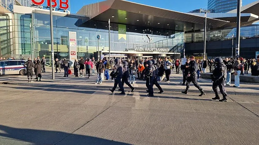 Евакуираха Централната гара във Виена. Какво се случва