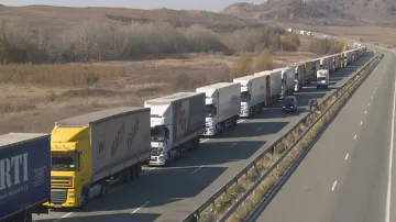 15 км опашка от ТИР-ове се е образувала на ГКПП "Капъкуле"