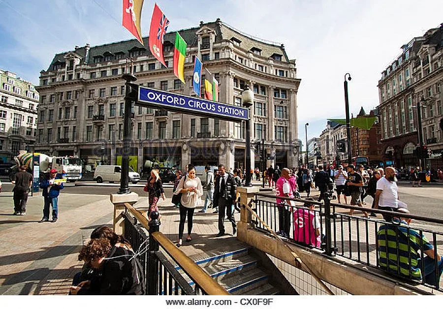 Затвориха центъра на Лондон, търсят бомба