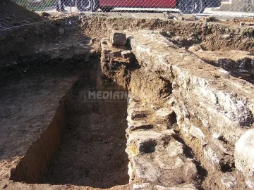 В центъра на Мездра откриха античен град