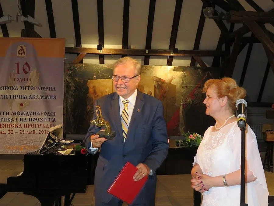 Елка Няголова: Човекът без памет е като разбит сал