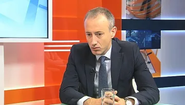 Вълчев: 1860 лева ще бъде средната учителска заплата през 2021 г.