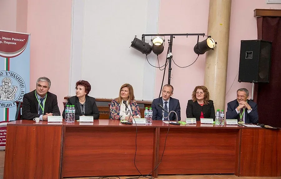 Вълчев: Нужни са и дигитални учебници