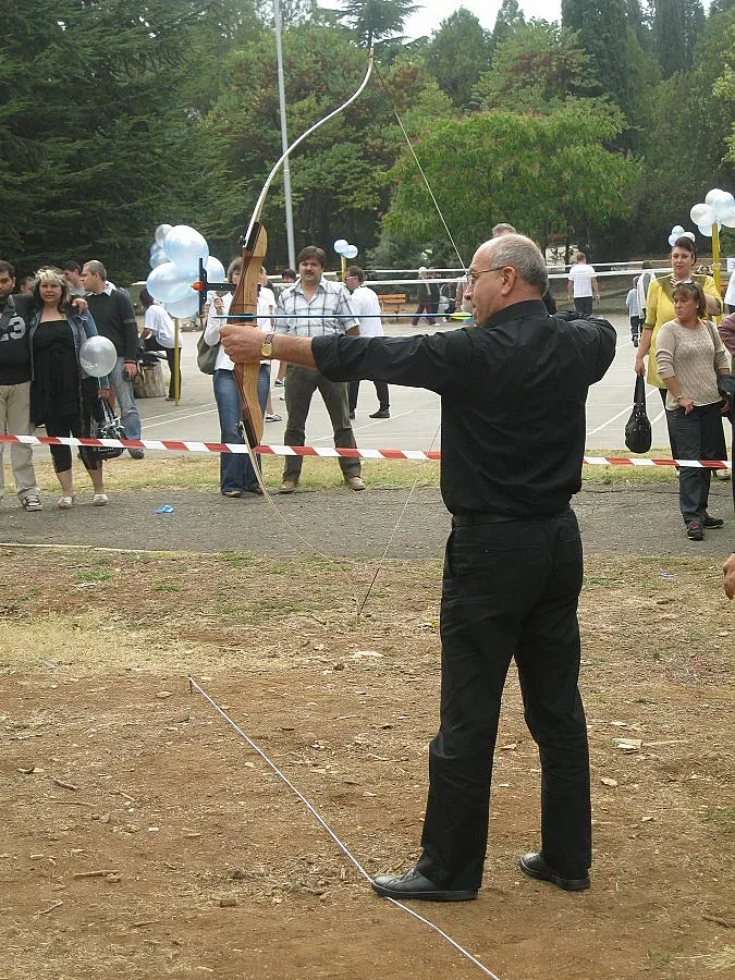 Стрелбата с лък е хоби на новия зам.-шеф на парламента