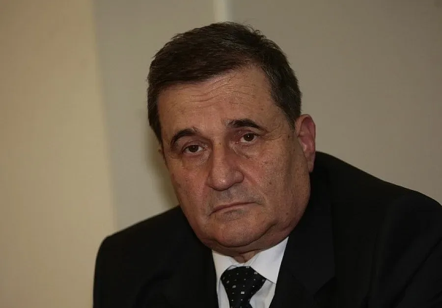 Докато ние умуваме, около нас строят атомни централи