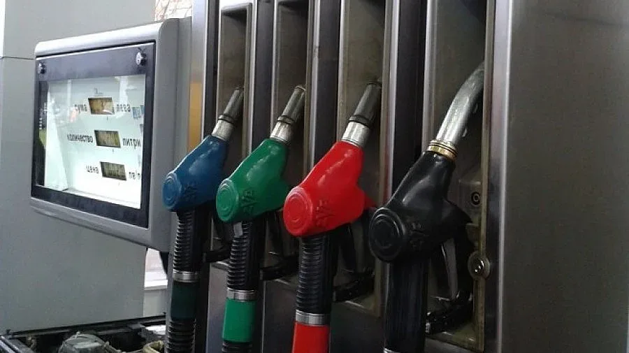 Затягат контрола върху горивата