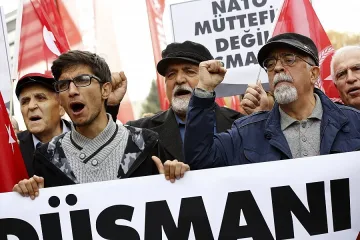 Турция заплашва да излезе от НАТО